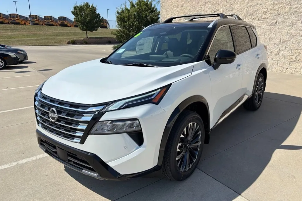 2026 Nissan Rogue Platinum AWD photo 1