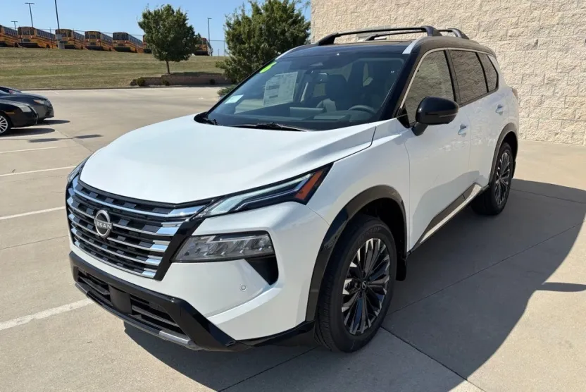 2026 Nissan Rogue Platinum AWD photo 1