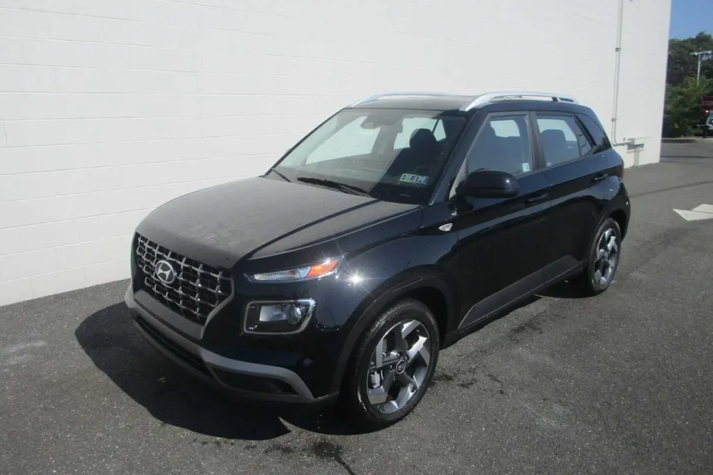 2025 Hyundai Venue SEL photo 1