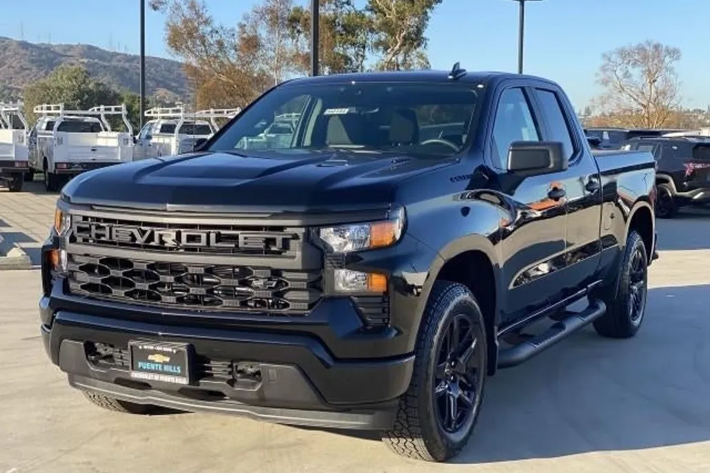 2026 Chevrolet Silverado 1500 Custom photo 1