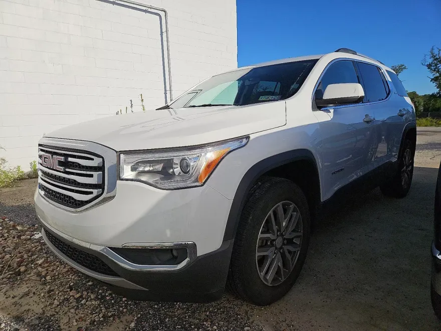 2017 Gmc Acadia SLE photo 1