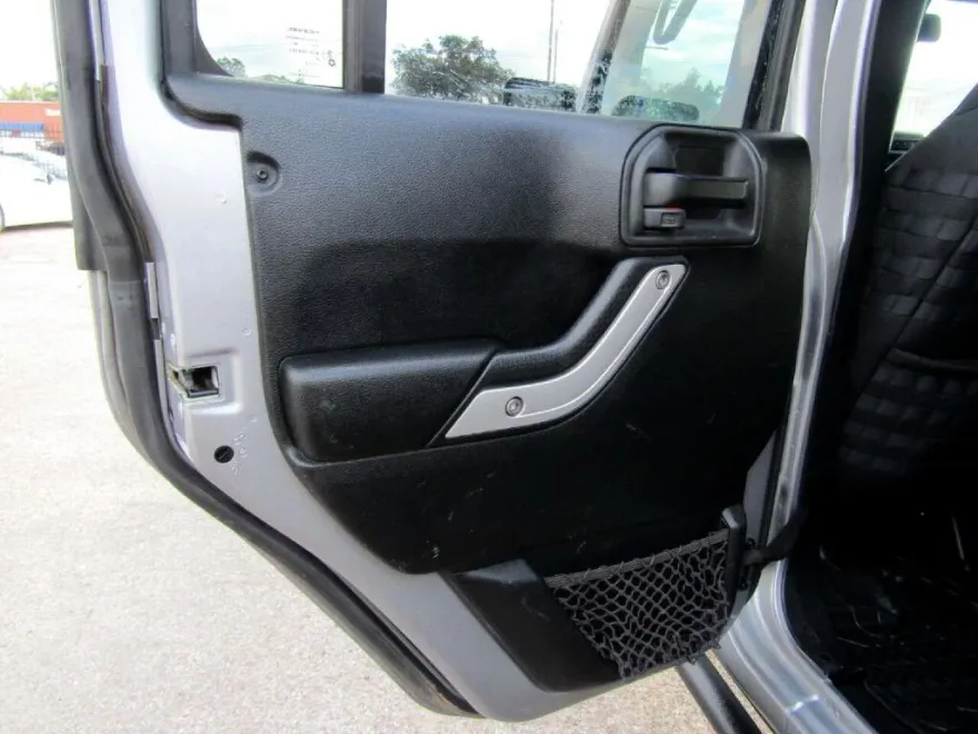 2017 Jeep Wrangler Unlimited Rubicon photo 14