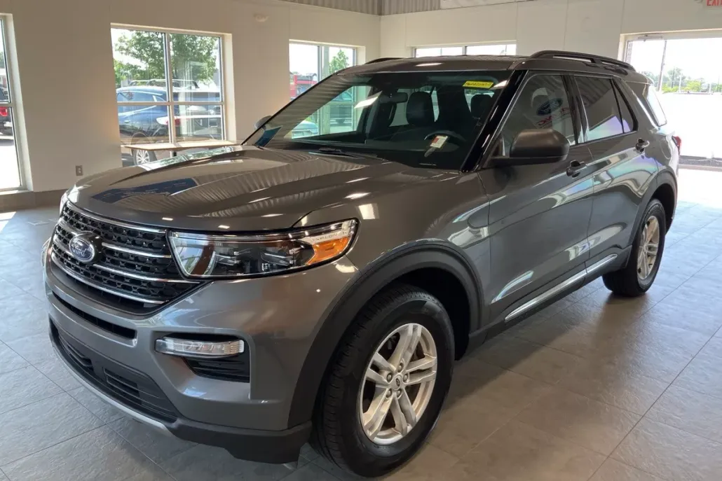 2023 Ford Explorer XLT photo 1