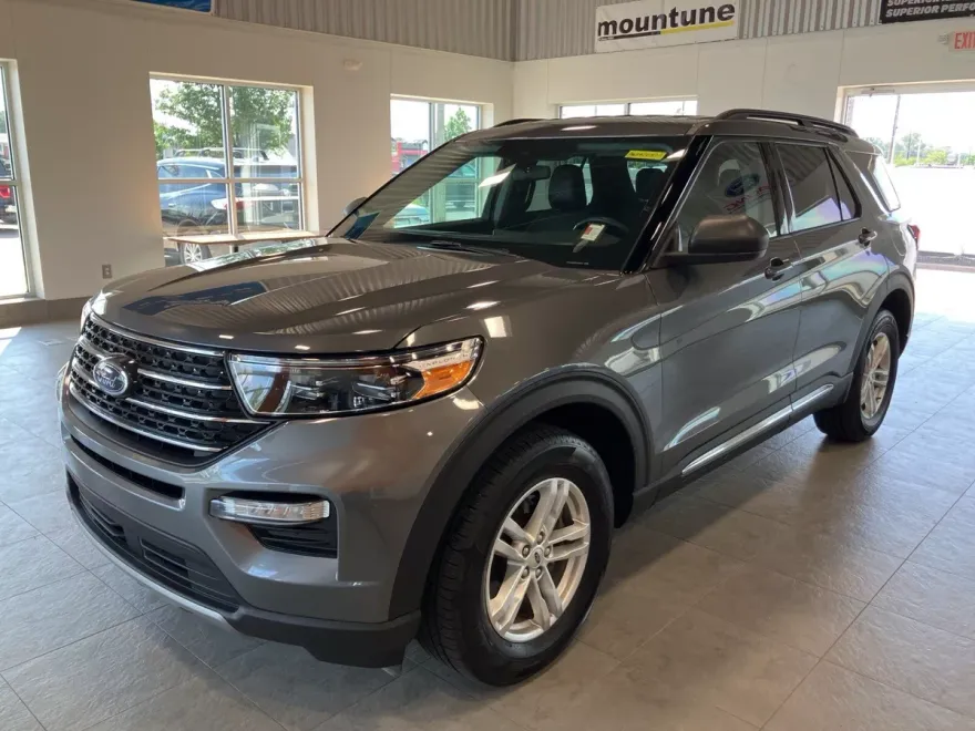 2023 Ford Explorer XLT photo 1
