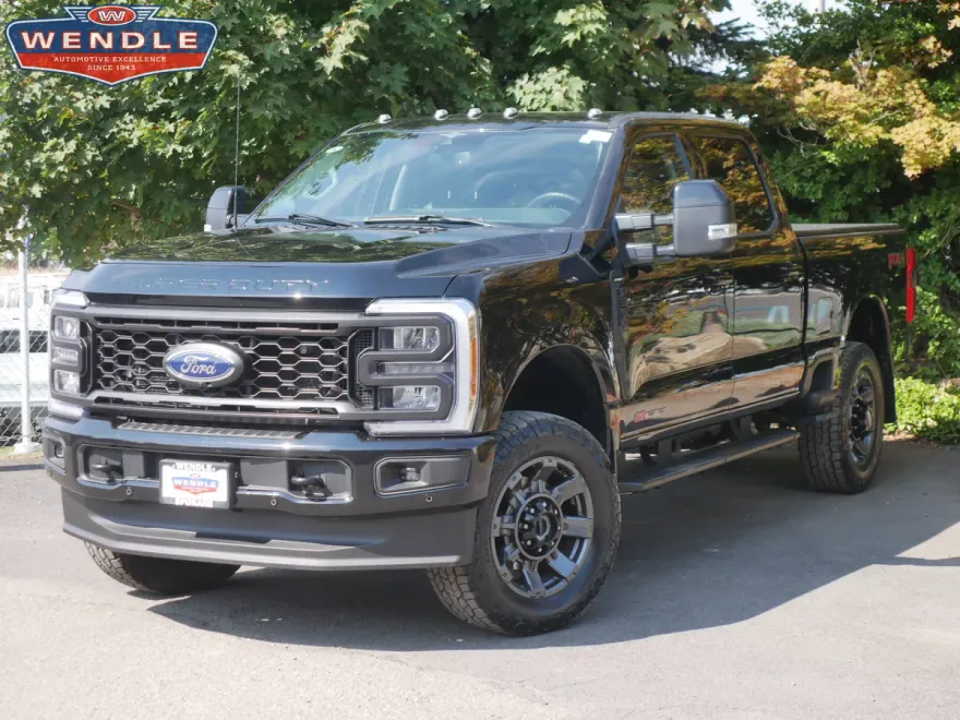 2023 Ford F-350 Lariat photo 1