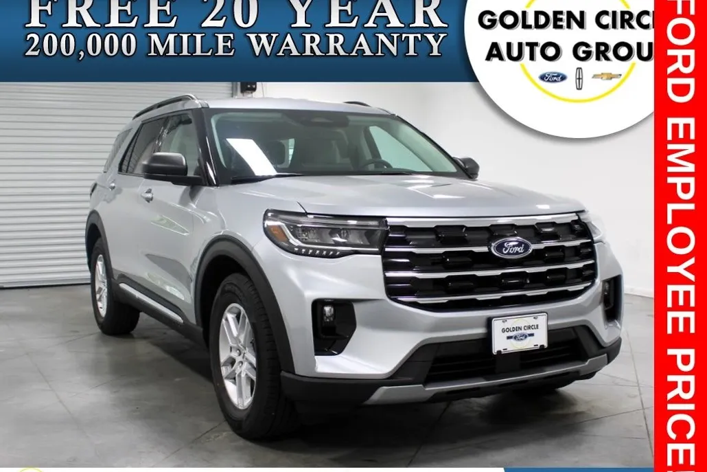 2025 Ford Explorer photo 1