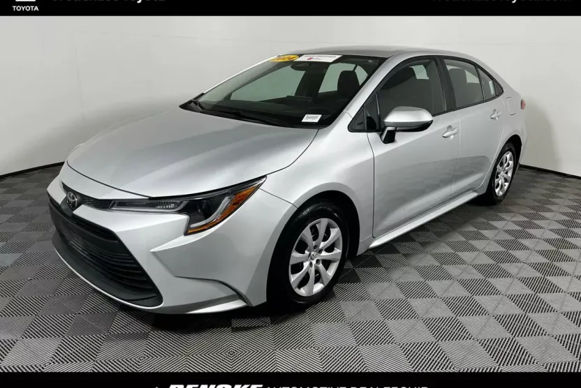 2024 Toyota Corolla LE photo 1