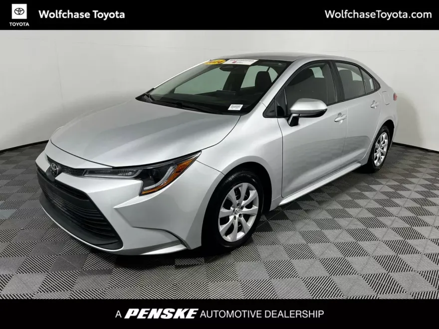 2024 Toyota Corolla LE photo 1