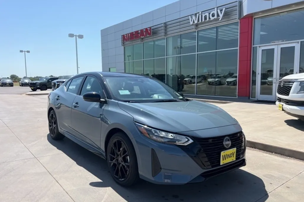 2025 Nissan Sentra SR photo 1