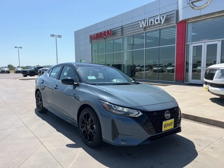 2025 Nissan Sentra SR photo 1