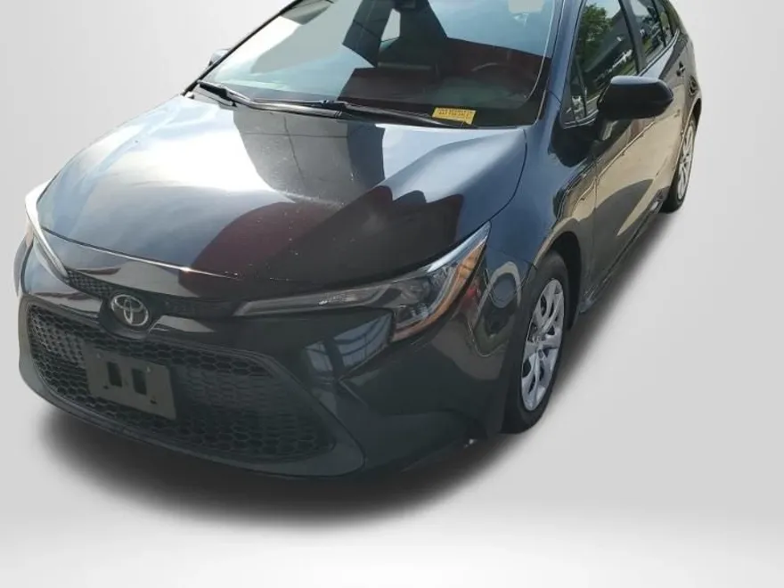 2021 Toyota Corolla LE photo 1