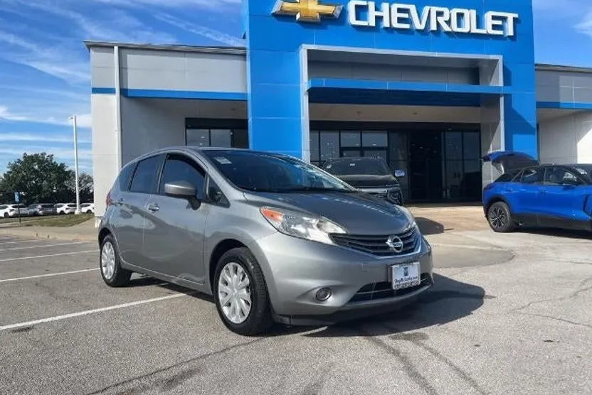 2015 Nissan Versa Note SV photo 1