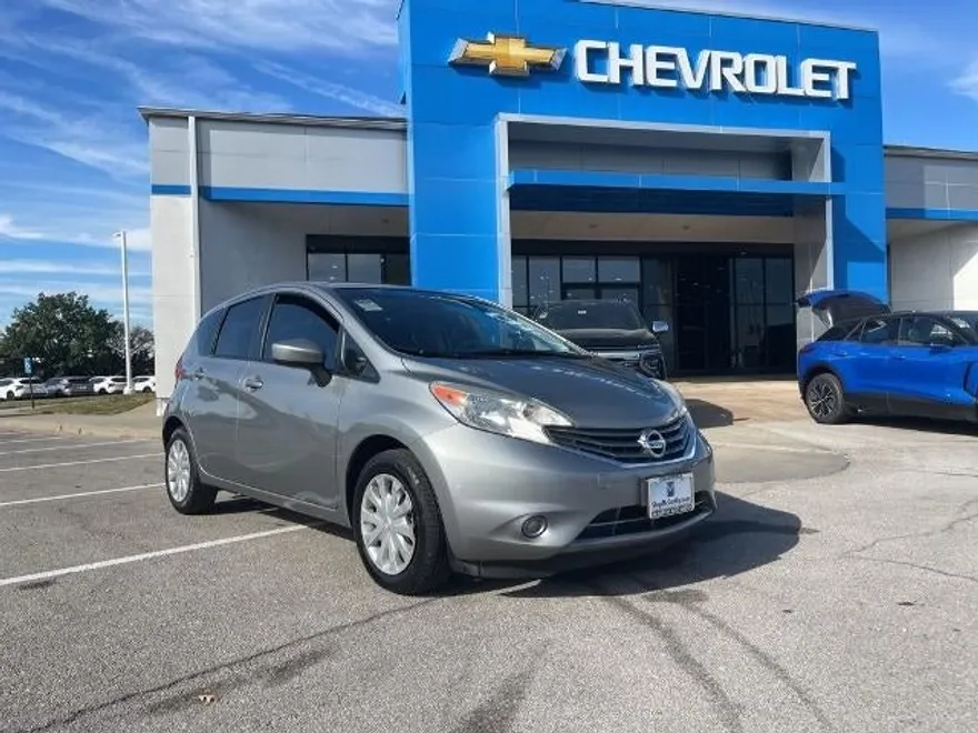 2015 Nissan Versa Note SV photo 1