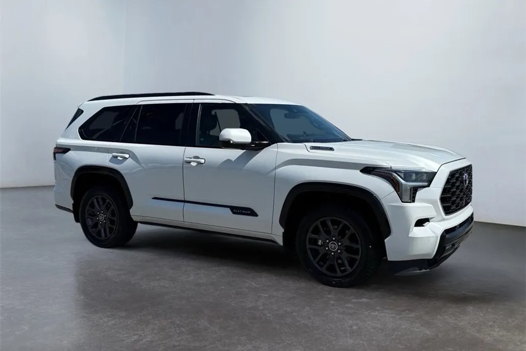 2023 Toyota Sequoia Platinum photo 1