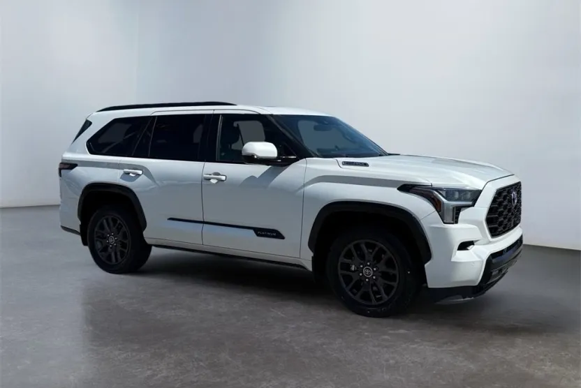 2023 Toyota Sequoia Platinum photo 1