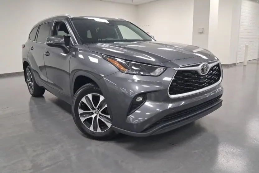 2022 Toyota Highlander XLE photo 1
