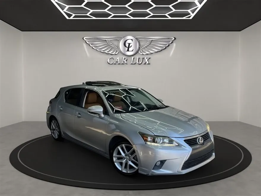 2014 Lexus CT 200h photo 1