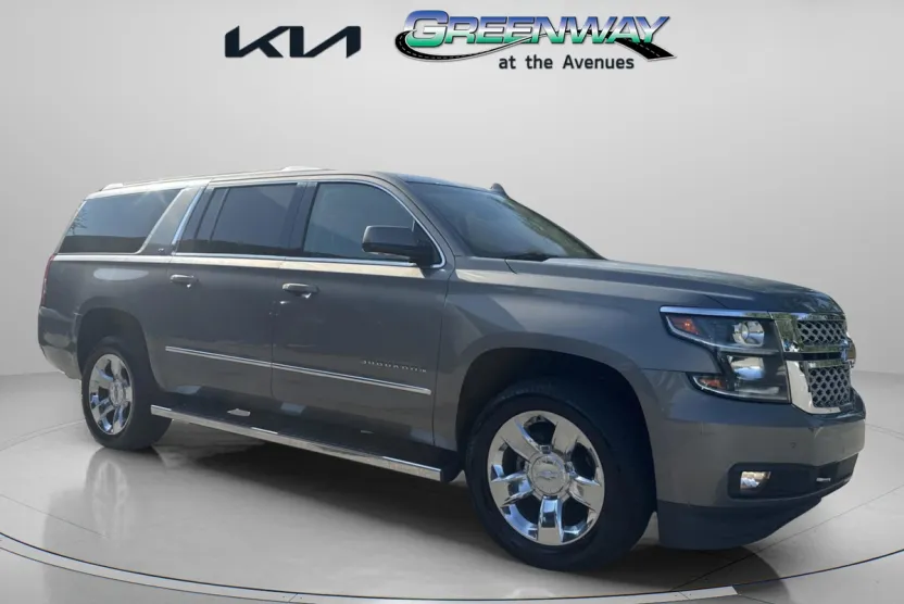 2018 Chevrolet Suburban LT photo 1