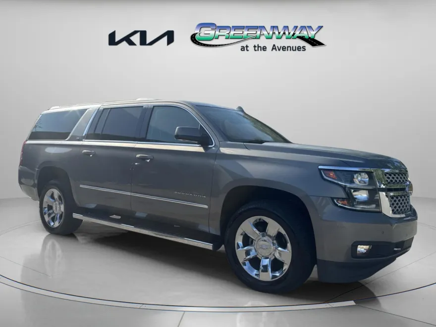 2018 Chevrolet Suburban LT photo 1