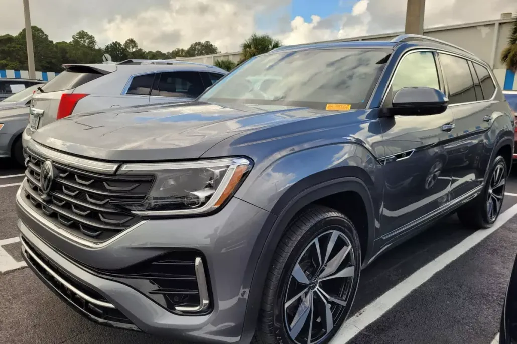 2024 Volkswagen Atlas SEL Premium R-Line photo 1