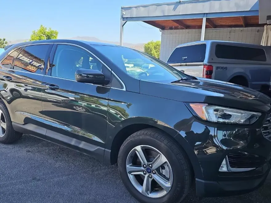 2022 Ford Edge SEL photo 1