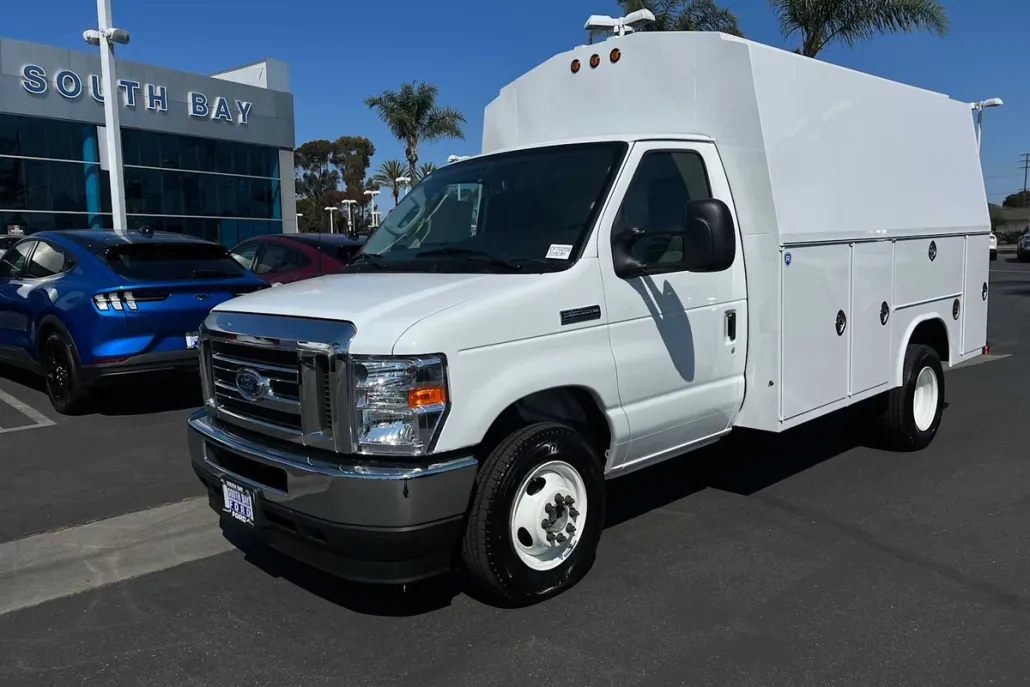2025 Ford E-350 Base photo 1