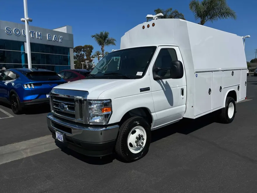2025 Ford E-350 Base photo 1