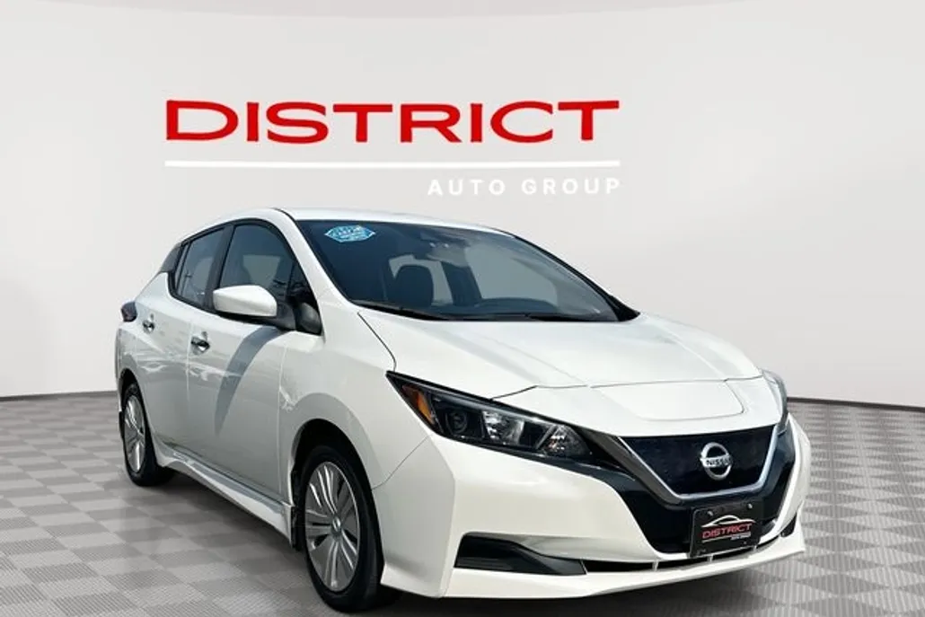 2022 Nissan Leaf S photo 1