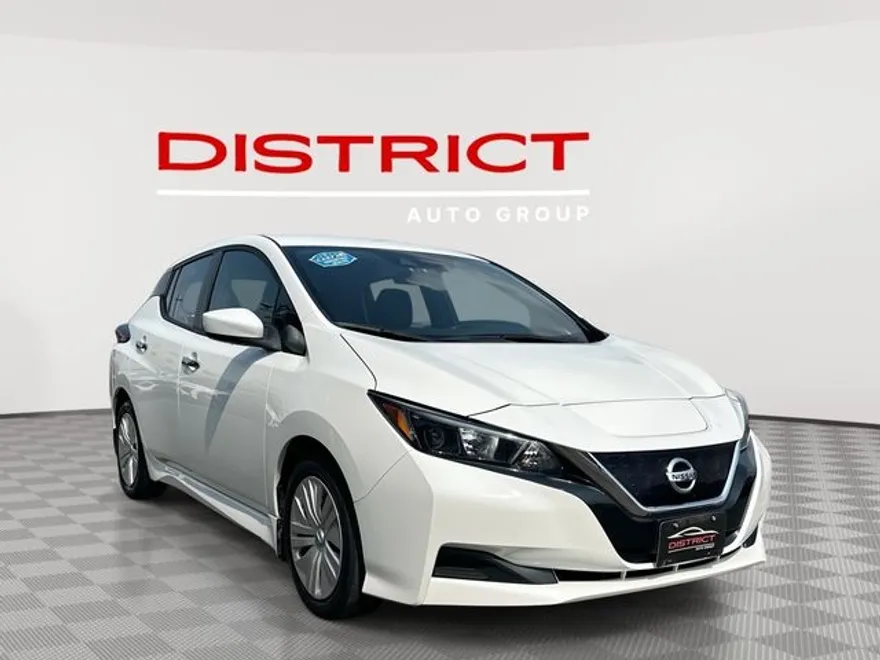 2022 Nissan Leaf S photo 1