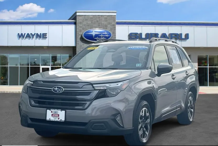 2025 Subaru Forester Premium Base photo 1