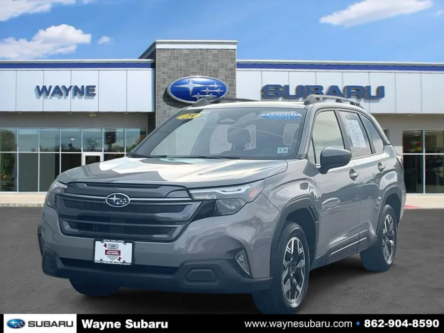 2025 Subaru Forester Premium Base photo 1