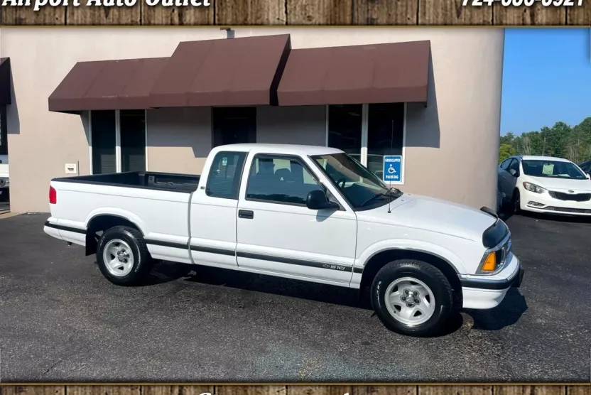 1995 Chevrolet S-10 Pickup photo 1