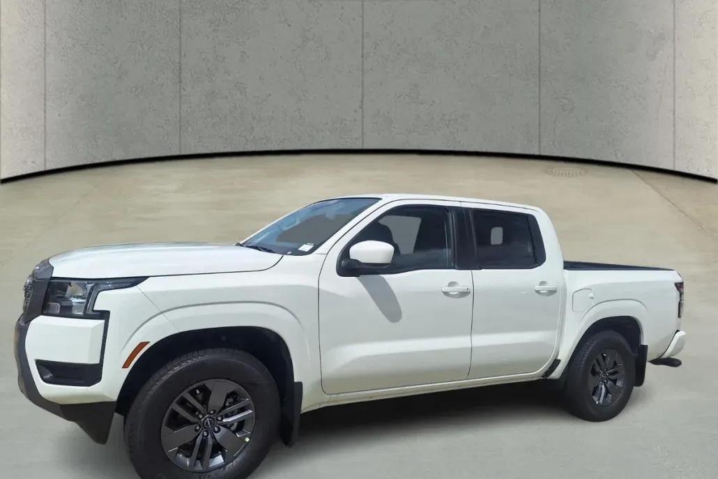 2025 Nissan Frontier SV photo 1