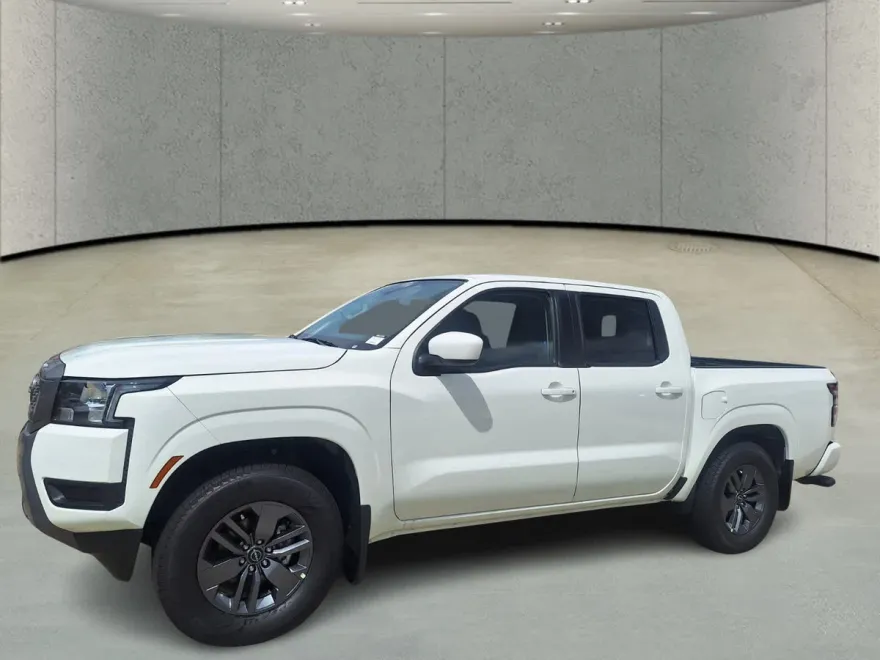 2025 Nissan Frontier SV photo 1