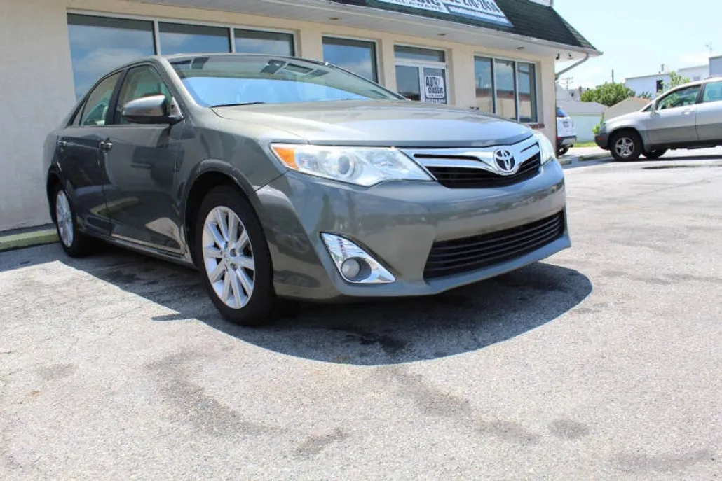 2012 Toyota Camry XLE photo 1