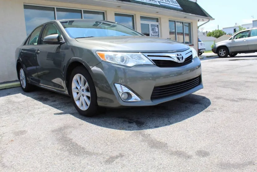 2012 Toyota Camry XLE photo 1
