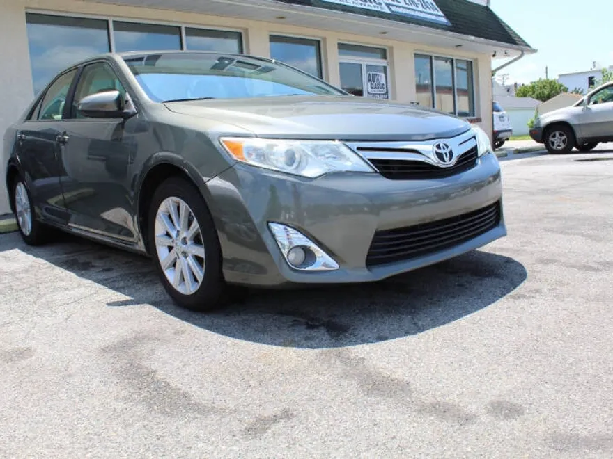 2012 Toyota Camry XLE photo 1