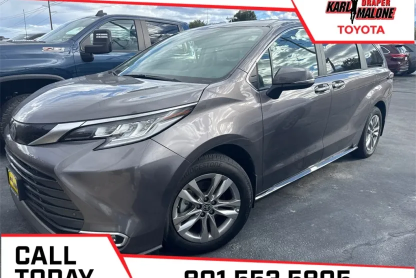 2023 Toyota Sienna Limited photo 1