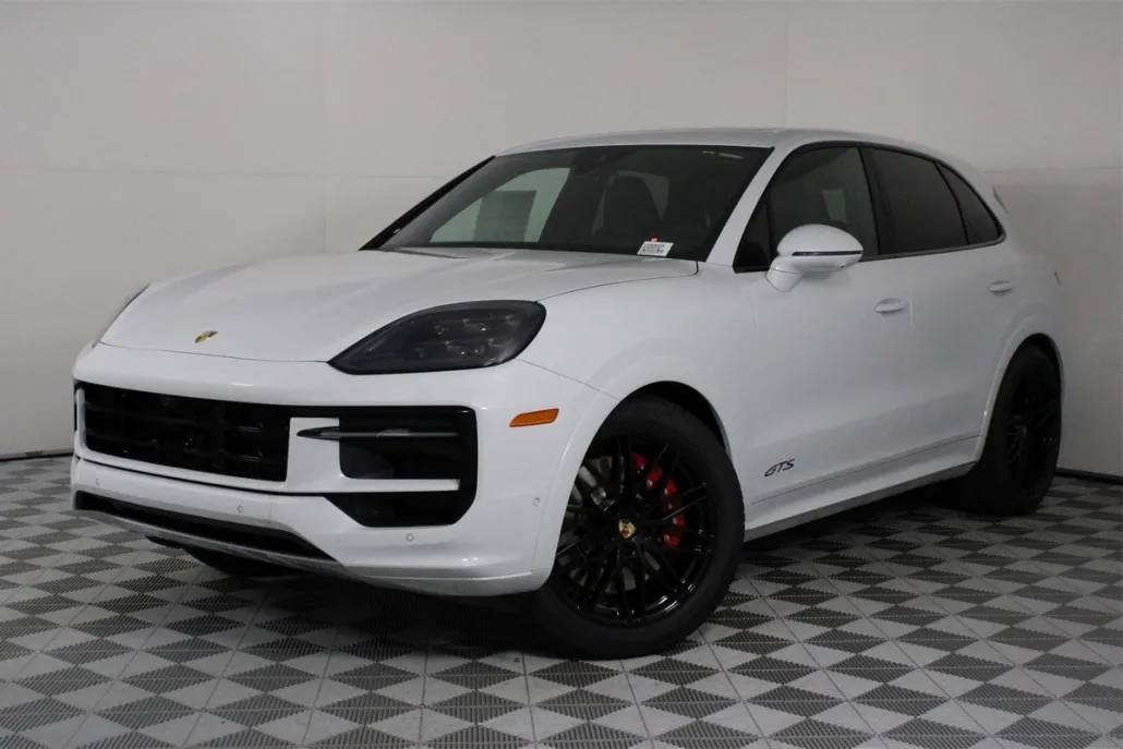 2026 Porsche Cayenne GTS photo 1