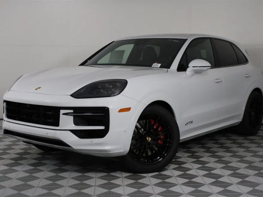 2026 Porsche Cayenne GTS photo 1