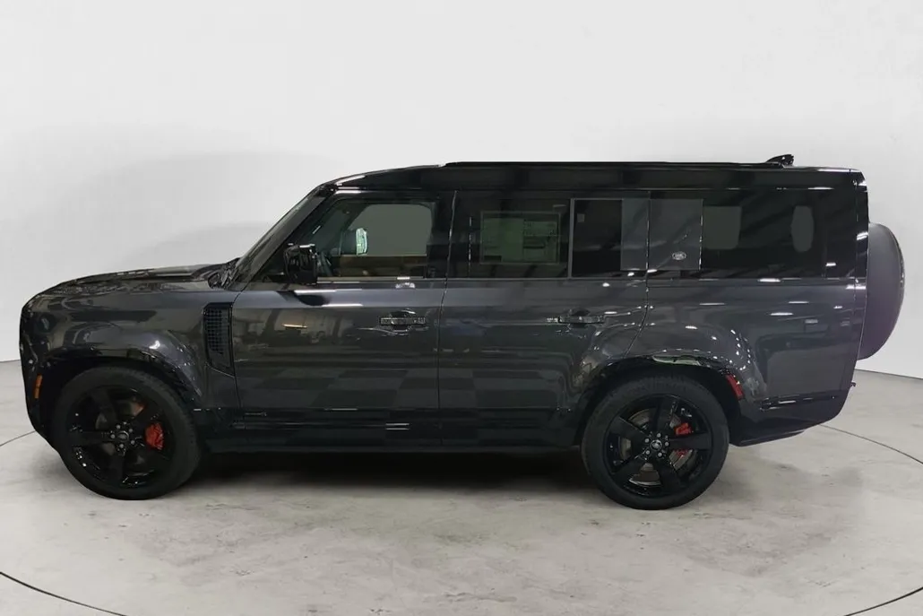 2024 Land Rover Defender 130 X photo 1
