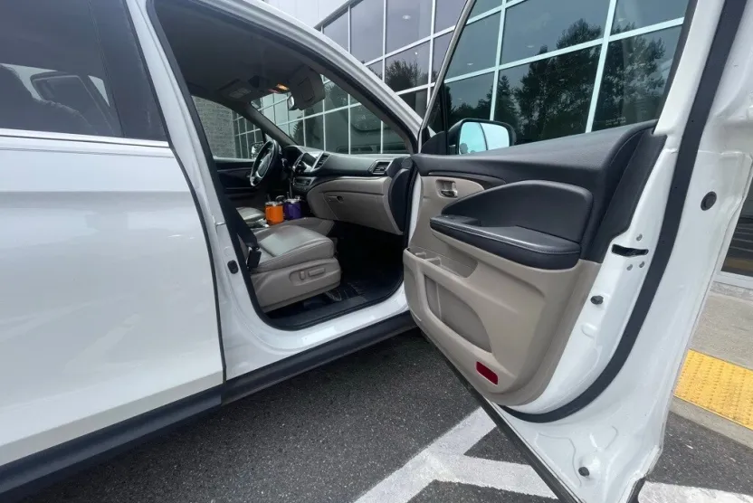 2018 Honda Ridgeline RTL-T photo 1