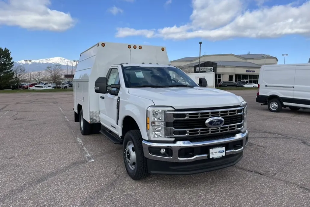 2024 Ford F-350 photo 1