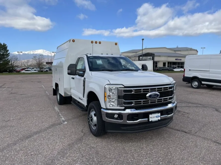 2024 Ford F-350 photo 1