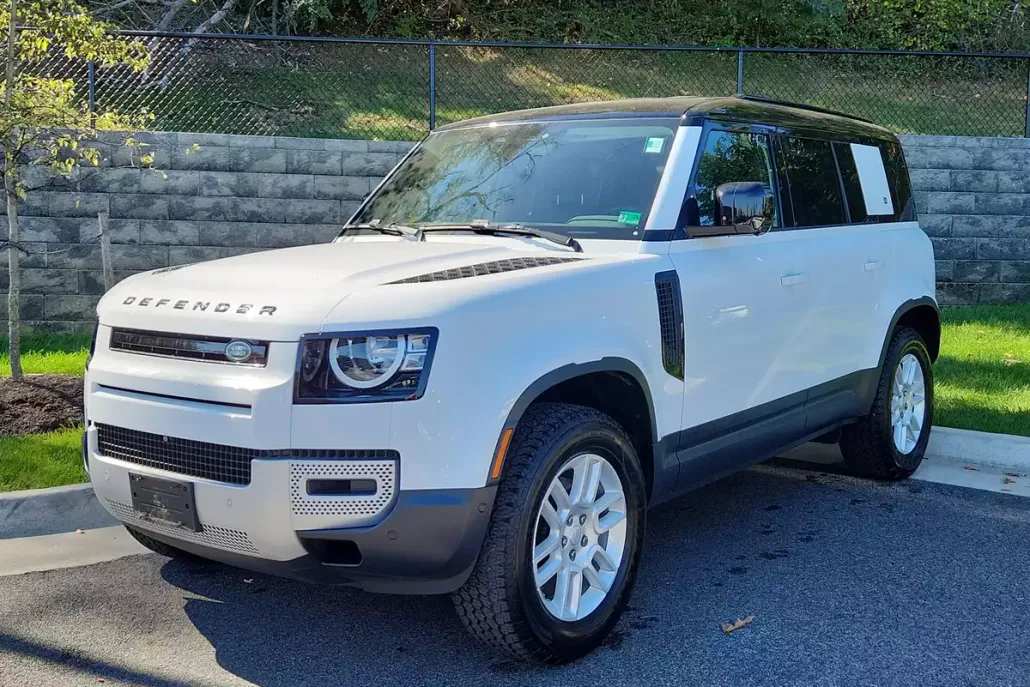 2023 Land Rover Defender 110 S photo 1