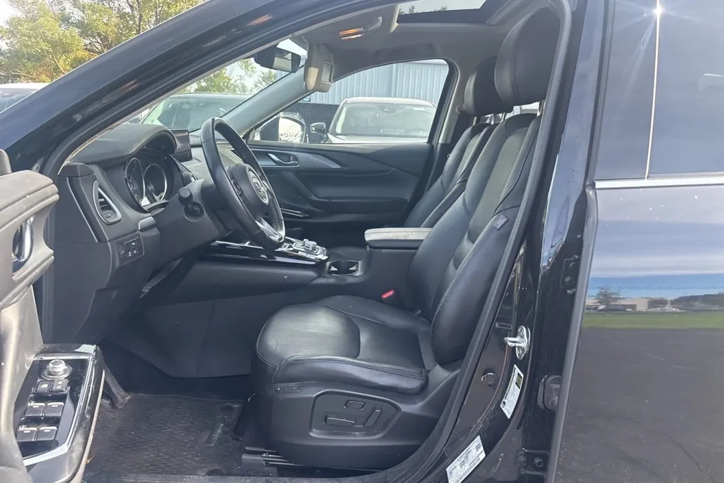 2022 Mazda CX-9 Touring photo 1