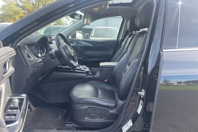2022 Mazda CX-9 Touring photo 1