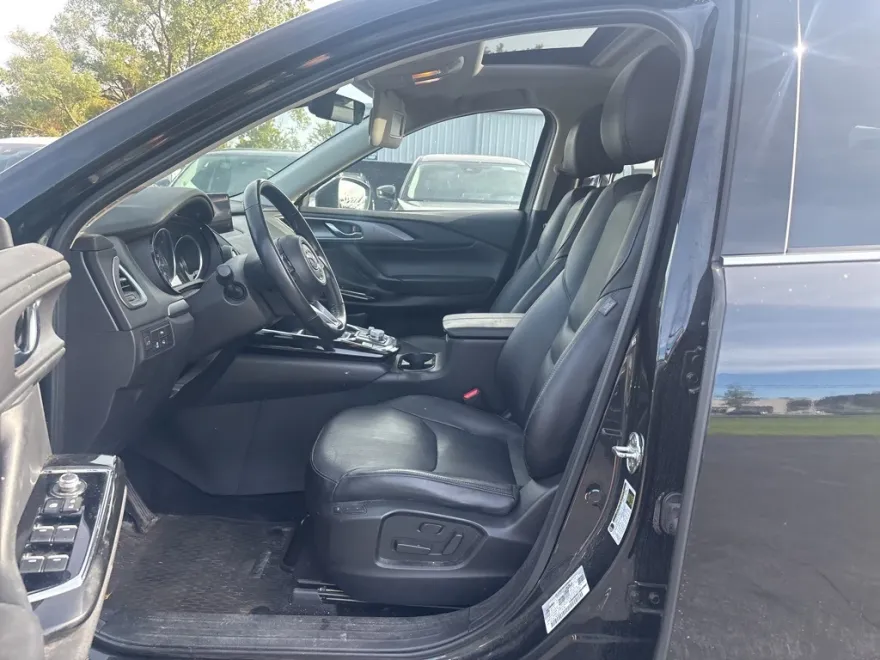 2022 Mazda CX-9 Touring photo 1