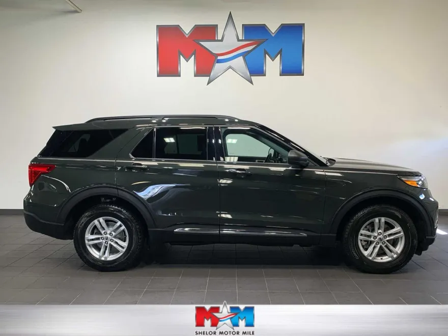 2022 Ford Explorer XLT photo 1