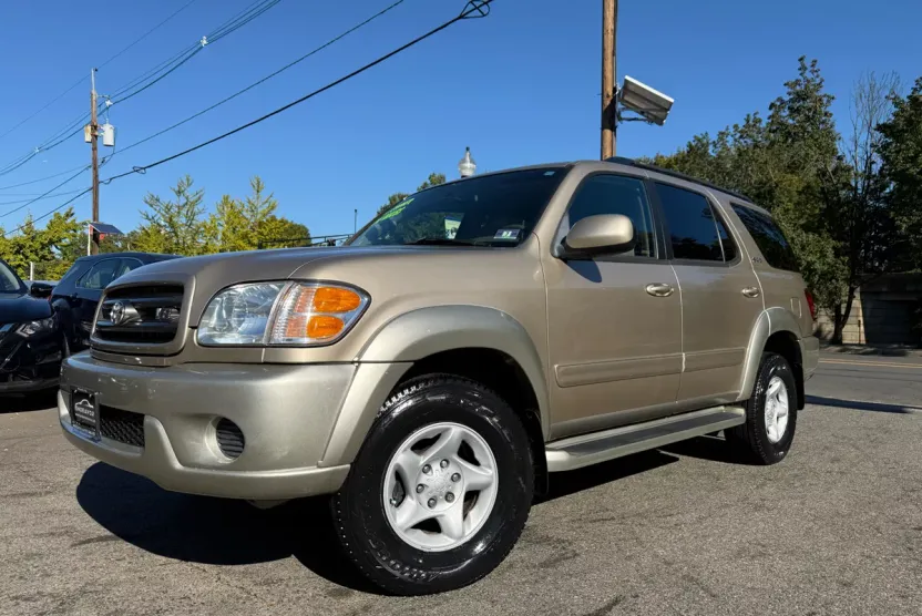 2002 Toyota Sequoia SR5 photo 1